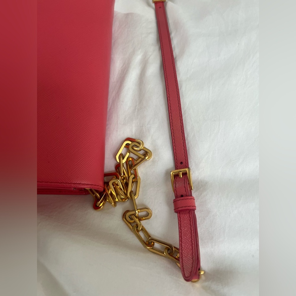Prada pink Crossbody Bag with Gold Chain - Picture 14 of 16
